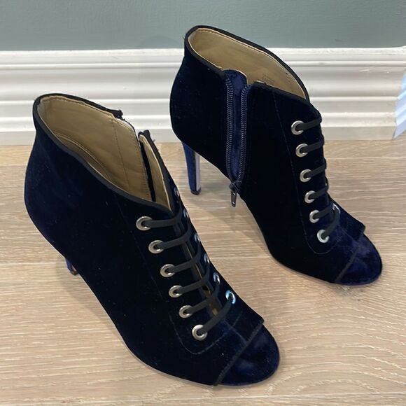 Enzo Angiolini Franses Velvet Bootie. Size 6M/36. Excellent condition. - Picture 2 of 7